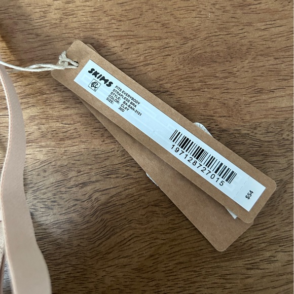 SKIMS Fits Everybody Strapless Bra Clay - Picture 2 of 11